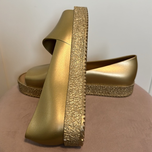 NWOT stunning Melissa, wedge platforms in gold and size 7! - Picture 8 of 9